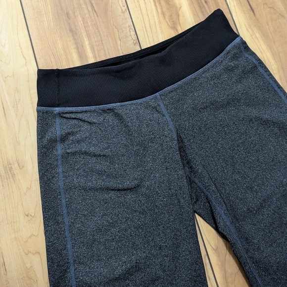 Lululemon Clam Diggers II [6] - Picture 3 of 7